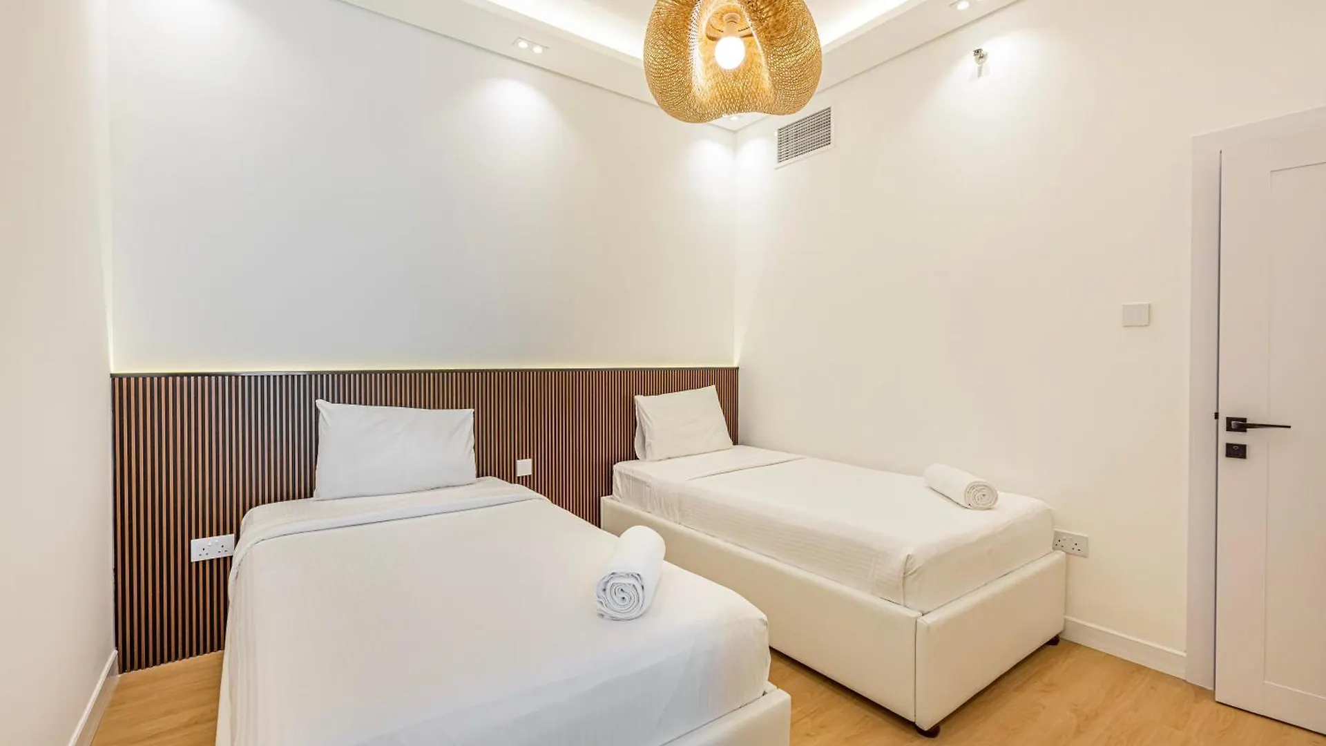 Daniels Serene 3Br With Palm View At Marina Pinnacle Dubai Apartment
