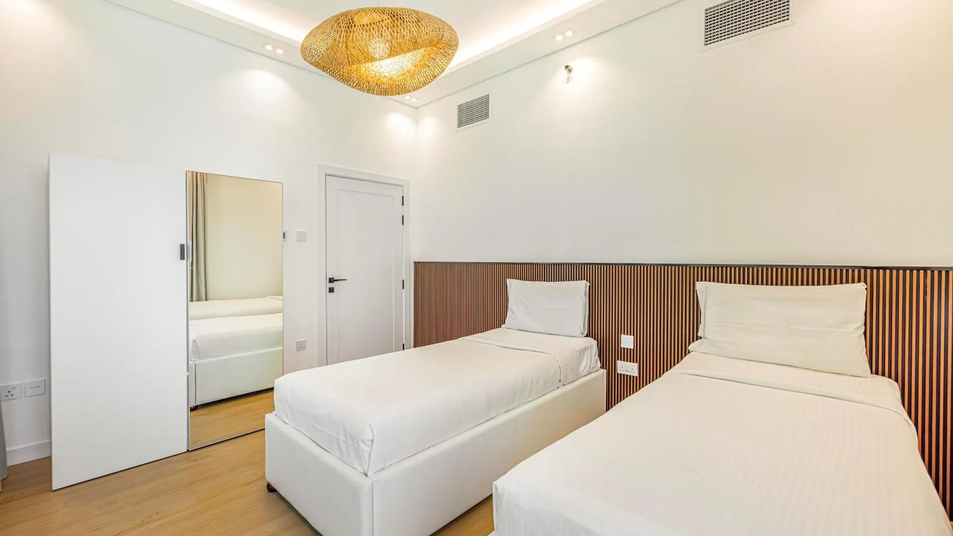 Daniels Serene 3Br With Palm View At Marina Pinnacle Dubai Apartment